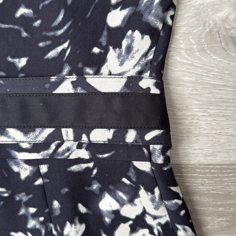 Tory Burch Navy Blue and White Silk Floral Belted Sleeveless Dress | EUC Size 6 - Picture 11 of 12